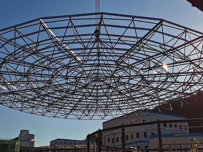 怒江螺栓球网架工程施工现场